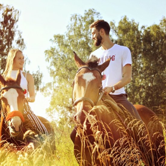 Прогулка на лошадях для двоих, для нее, подарочные сертификаты