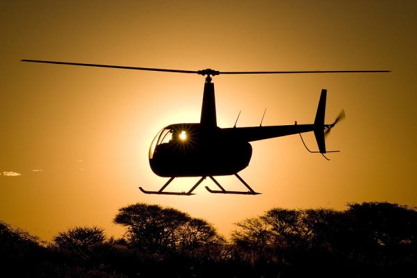 Ночной полет на вертолете Robinson R44, стоимость от 52 920 рублей. Фотография 1.