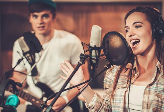 Запись песни дуэтом, стоимость от 13 860 рублей. Фотография 1.