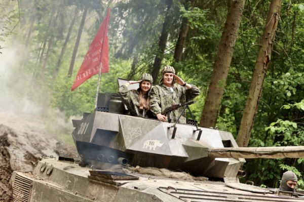 Армата-тур на танке, стоимость от 20 423 рублей. Фотография 1.