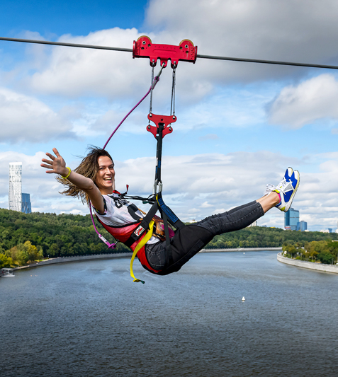Полет на zipline, стоимость от 8 558 рублей. Фотография 1.