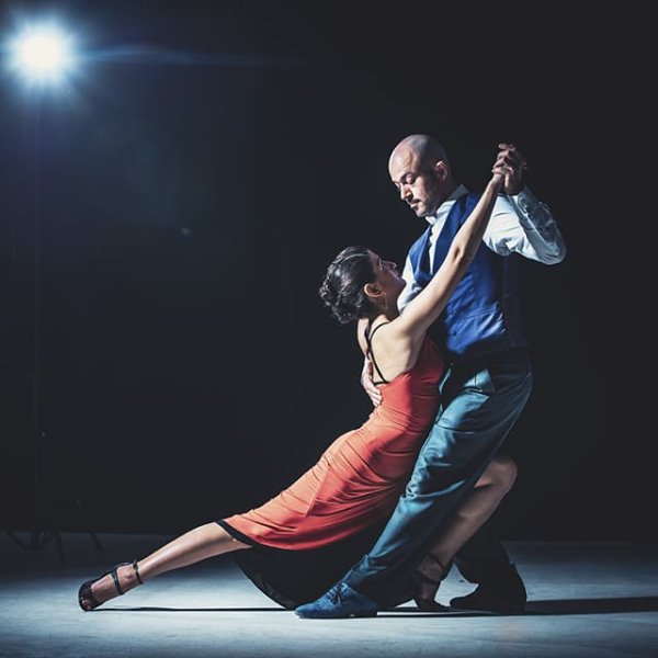 Групповой урок танго, стоимость от 3 080 рублей. Фотография 1.