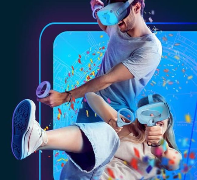 Игра в шлеме виртуальной реальности в группе, фото 2.