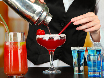 Мастер-класс приготовления коктейлей, стоимость от 7 980 рублей. Фотография 1.