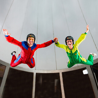 Полет в аэротрубе для двоих, стоимость от 11 700 рублей. Фотография 1.