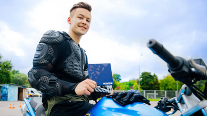 Урок езды на мотоцикле, мастер-класс, подарочные сертификаты, видеопревью